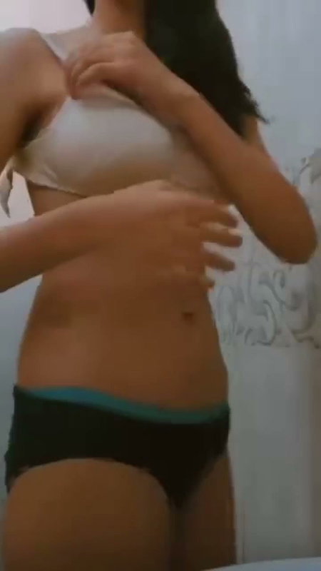 Sexy Slim Paki GF Showing Pressing Boobs Pressing Ass By BF In Car (2)4