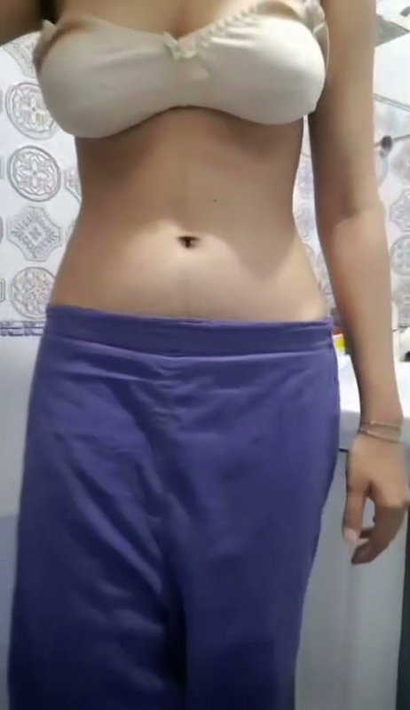 Sexy Slim Paki GF Showing Pressing Boobs Pressing Ass By BF In Car (2)9