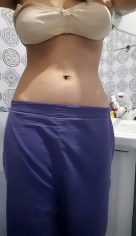 Sexy Slim Paki GF Showing Pressing Boobs Pressing Ass By BF In Car (2)9