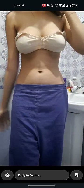 Sexy Slim Paki GF Showing Pressing Boobs Pressing Ass By BF In Car (2)11