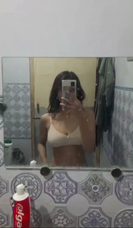 Sexy Slim Paki GF Showing Pressing Boobs Pressing Ass By BF In Car (2)15