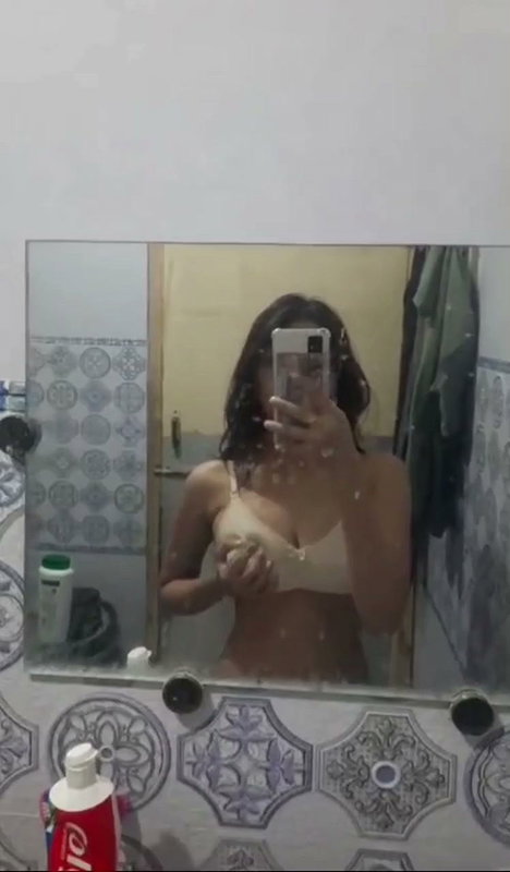 Sexy Slim Paki GF Showing Pressing Boobs Pressing Ass By BF In Car (2)15