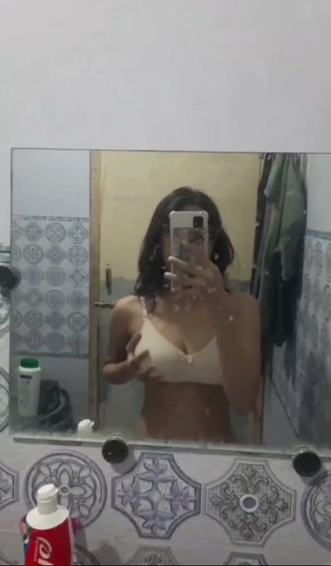 Sexy Slim Paki GF Showing Pressing Boobs Pressing Ass By BF In Car (2)15