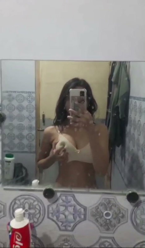 Sexy Slim Paki GF Showing Pressing Boobs Pressing Ass By BF In Car (2)15