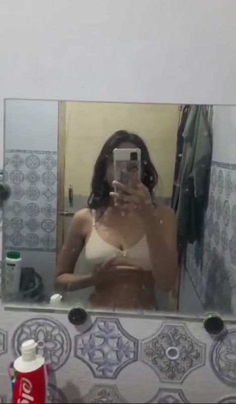 Sexy Slim Paki GF Showing Pressing Boobs Pressing Ass By BF In Car (2)15