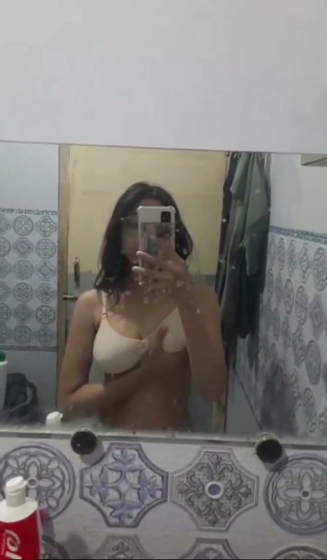 Sexy Slim Paki GF Showing Pressing Boobs Pressing Ass By BF In Car (2)15
