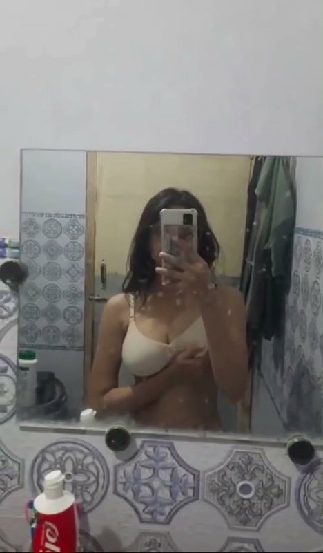 Sexy Slim Paki GF Showing Pressing Boobs Pressing Ass By BF In Car (2)15