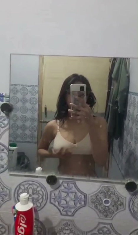 Sexy Slim Paki GF Showing Pressing Boobs Pressing Ass By BF In Car (2)15