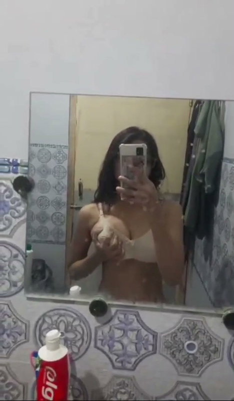 Sexy Slim Paki GF Showing Pressing Boobs Pressing Ass By BF In Car (2)15