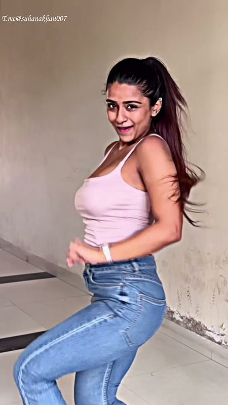 SUHANA KHAN BUSTY WHORE HUGE MELONS TIGHTLY PACKED (2)2