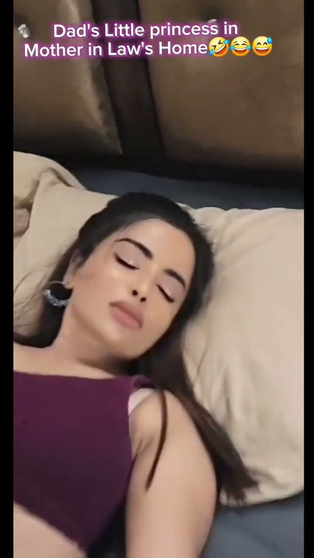 Tamil insta influencer girl sexy ass and boobs in bed (2)2