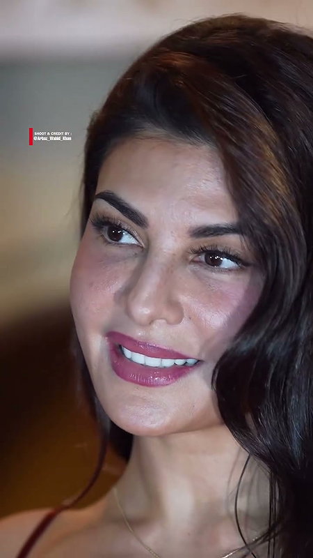 TEMPTING and RAVISHING DIVA JACQUELINE SEXY TEASE (2)2