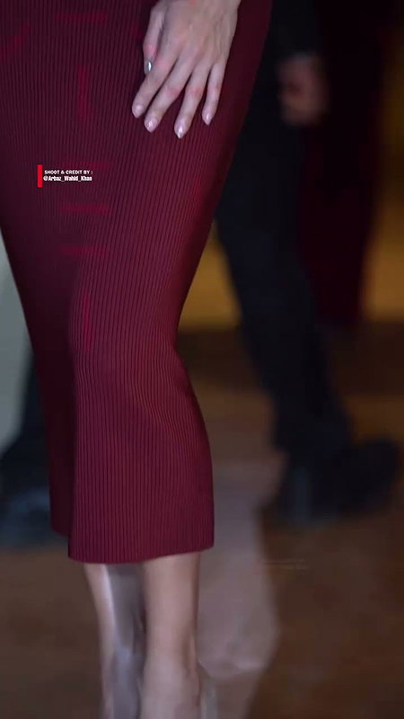 TEMPTING and RAVISHING DIVA JACQUELINE SEXY TEASE (2)2