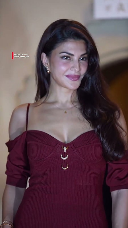 TEMPTING and RAVISHING DIVA JACQUELINE SEXY TEASE (2)2