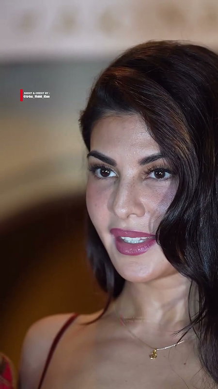 TEMPTING and RAVISHING DIVA JACQUELINE SEXY TEASE (2)2
