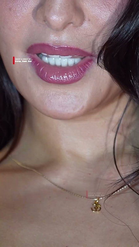 TEMPTING and RAVISHING DIVA JACQUELINE SEXY TEASE (2)2