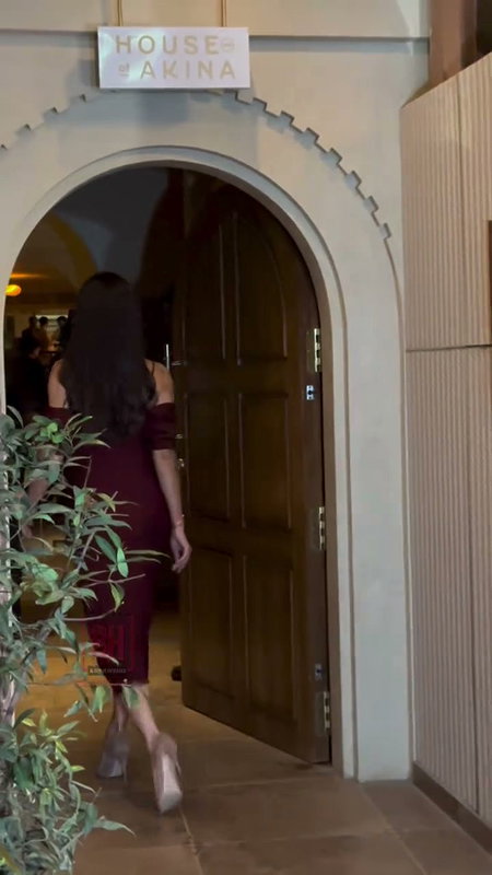 TEMPTING and RAVISHING DIVA JACQUELINE SEXY TEASE (2)4