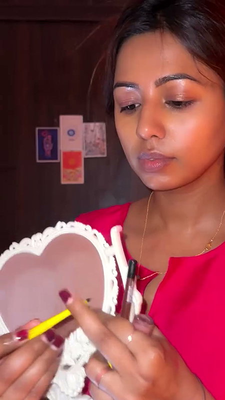 YUMMY BOOBS CLEAVAGE SLUTY SEXY RITU LINGERIE GETTING READY (2)2