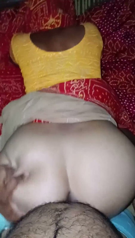 Badi gand wali sauteli bahan ko bhai ne apne bistar per lugai ki tarah chod apni bahan ko