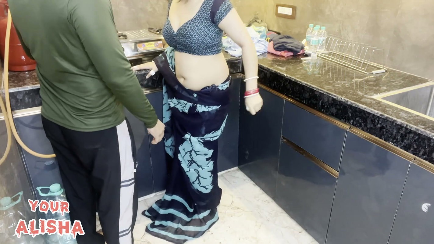 Neighbour Ne Alisha Ki help Bhi ki aur phir uski le bhi li
