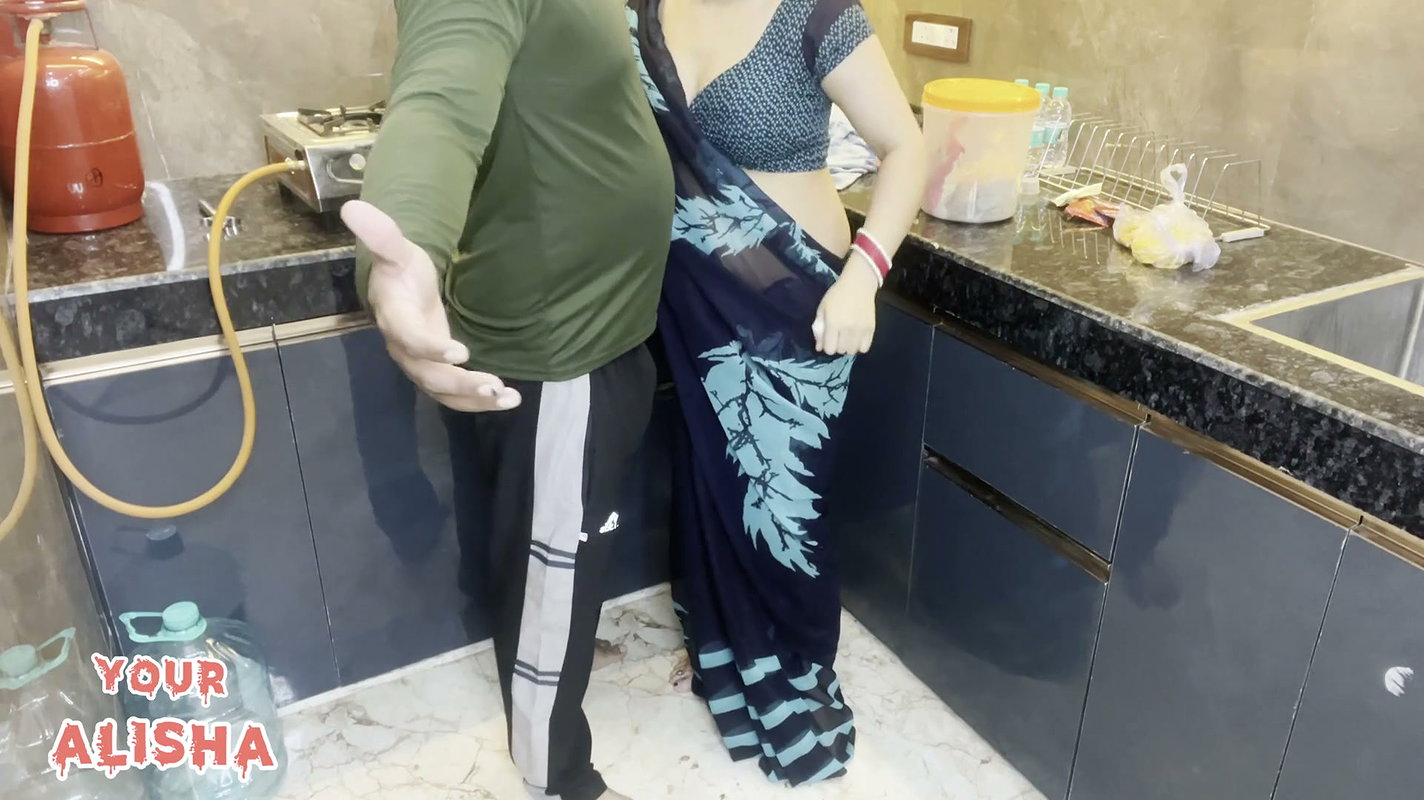 Neighbour Ne Alisha Ki help Bhi ki aur phir uski le bhi li