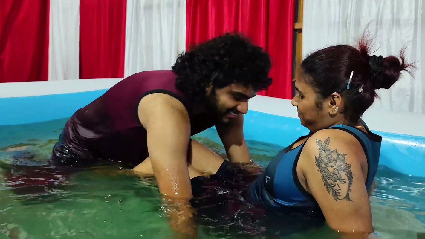 Pool romance with lip lock