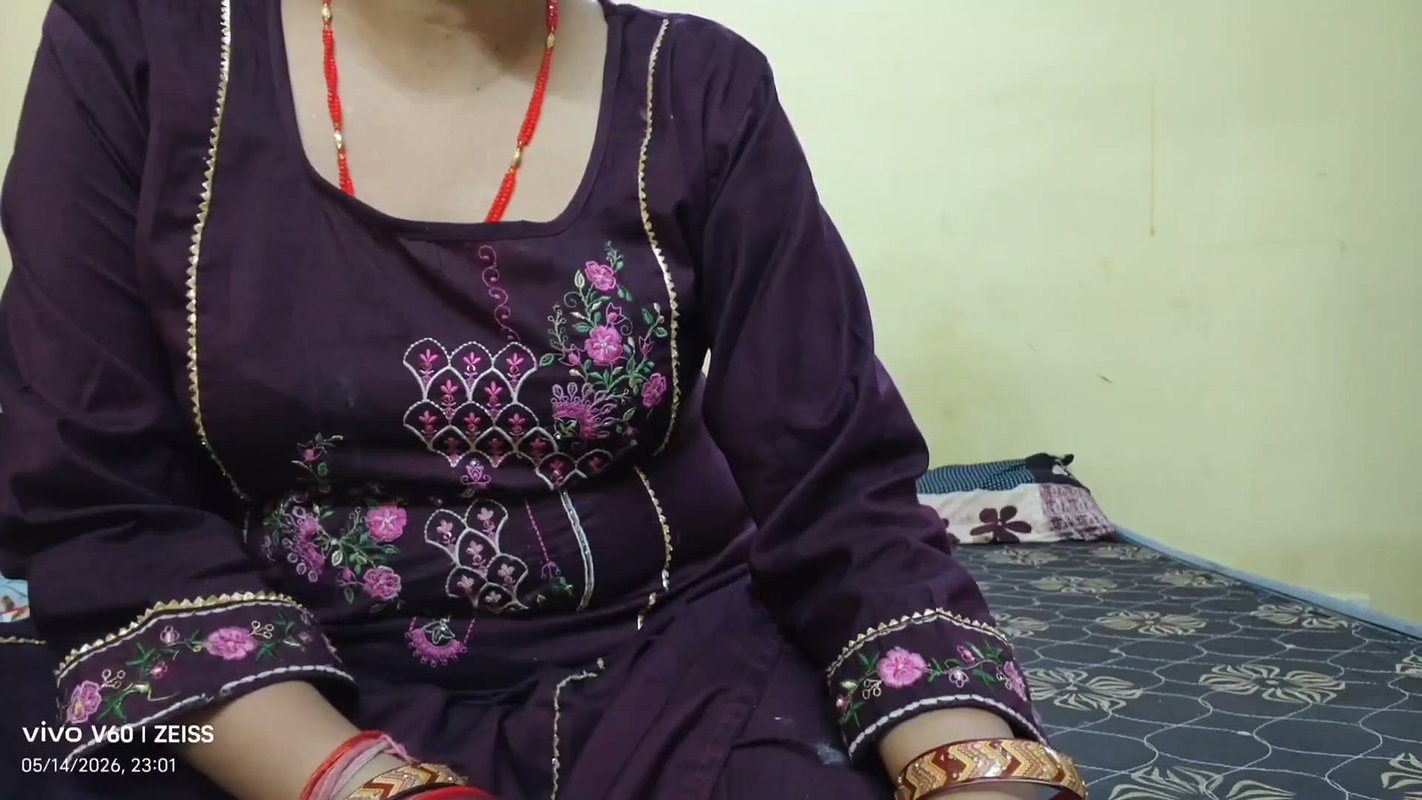 Train mai new bhabhi ko pataya and ghar lejar choda