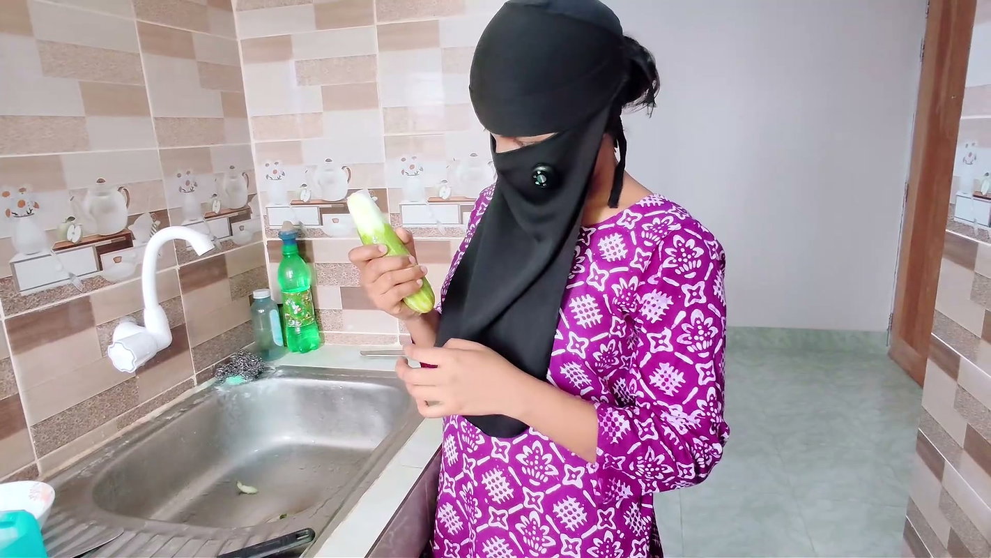Big Cucumber in tight pussy Desi bhabi bed room secret