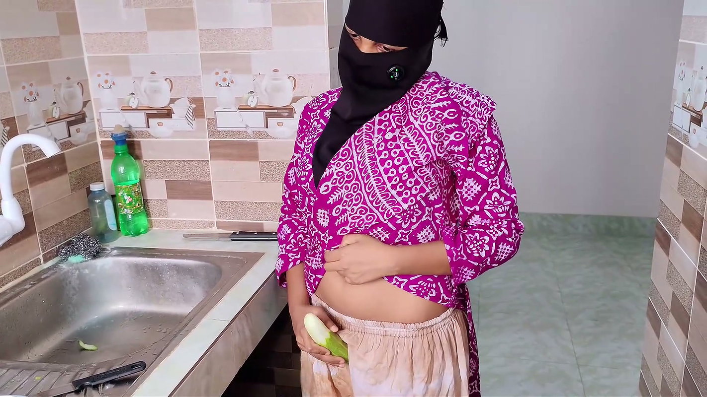Big Cucumber in tight pussy Desi bhabi bed room secret