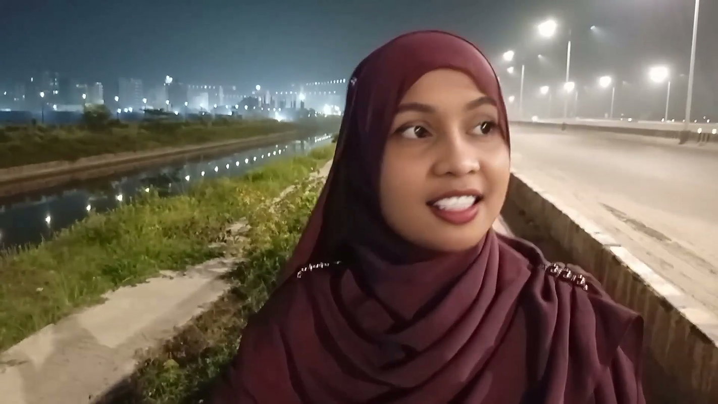 Outdhoor Hijabs Gril in Streets waking and dirty talking and beautiful face real sex video enjoy my fuckings video