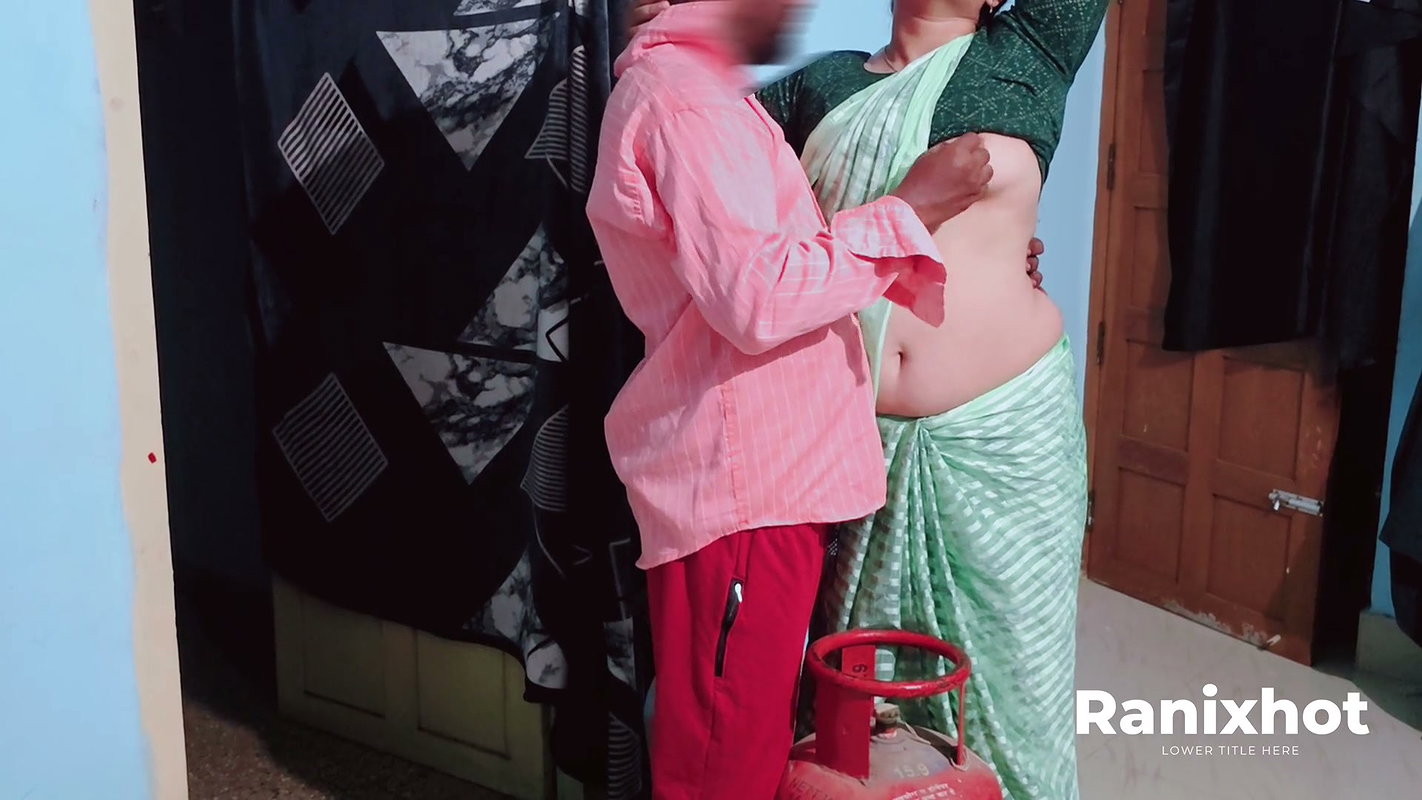 4K Gas Delivery Boy and Lonely Aunty Romance and Sex Secretly at Home
