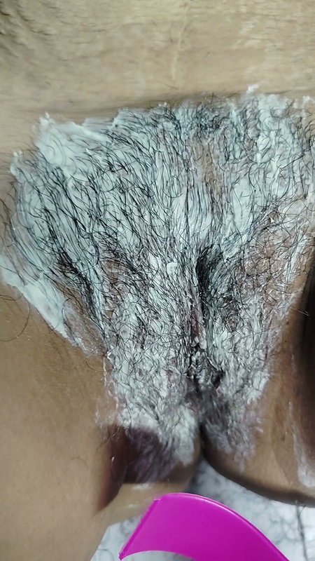 Desi Bhabhi’s Clean Hair Pussy