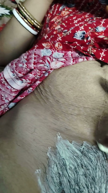 Desi Bhabhi’s Clean Hair Pussy
