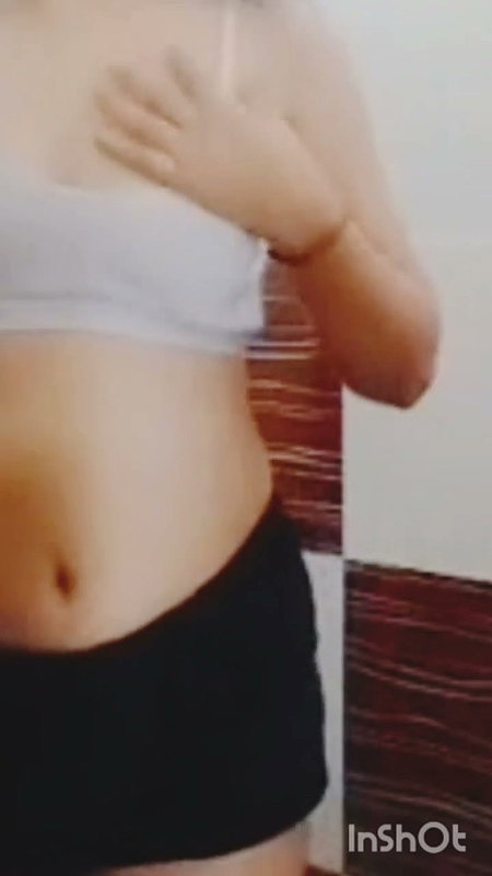 Indian Desi Village Girl Caught Masturbating While Taking Bath