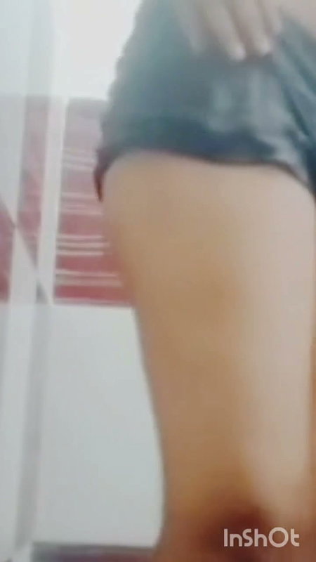 Indian Desi Village Girl Caught Masturbating While Taking Bath