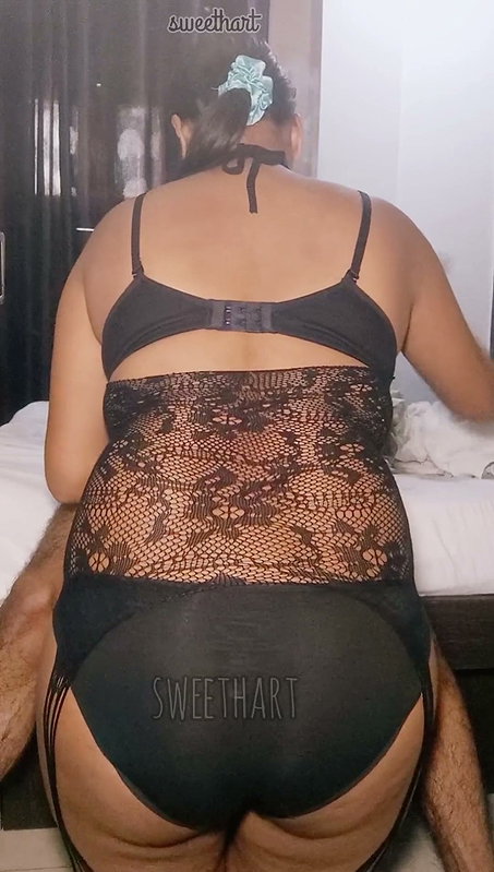 Chubby Girlfriend in Hotel Room – Get Ready
