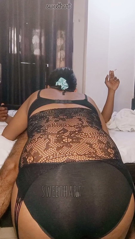 Chubby Girlfriend in Hotel Room – Get Ready