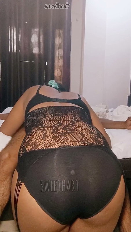 Chubby Girlfriend in Hotel Room – Get Ready