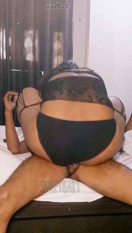Chubby Girlfriend in Hotel Room – Get Ready