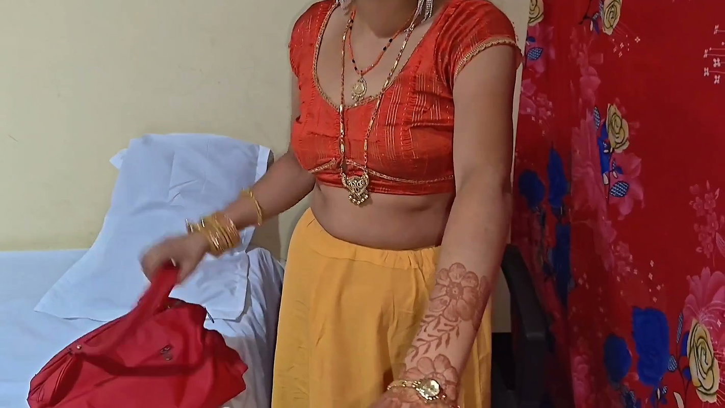 Gave a Watch as a Gift to Step Sister and Fucked Her Pussy on the Bed Dirty Talk