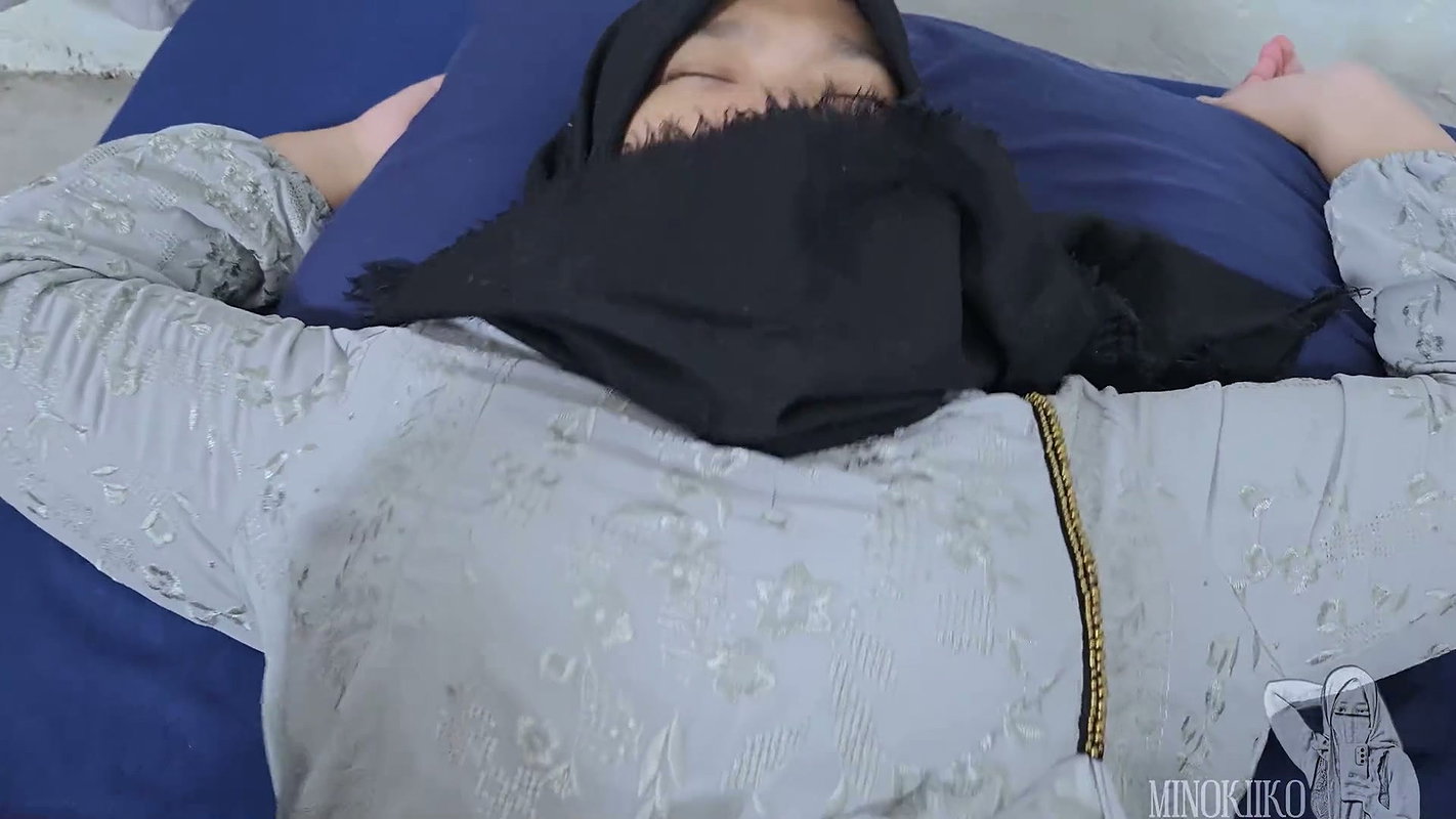 Hijab Sister in Law Got Horny and Surprised by Cum Inside – Minokiiko