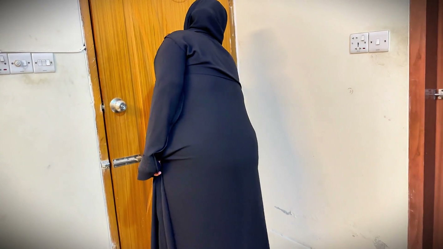 Hot Maid Show Her Big Ass Publicly to Gets Anal Fuck From Boss in Office