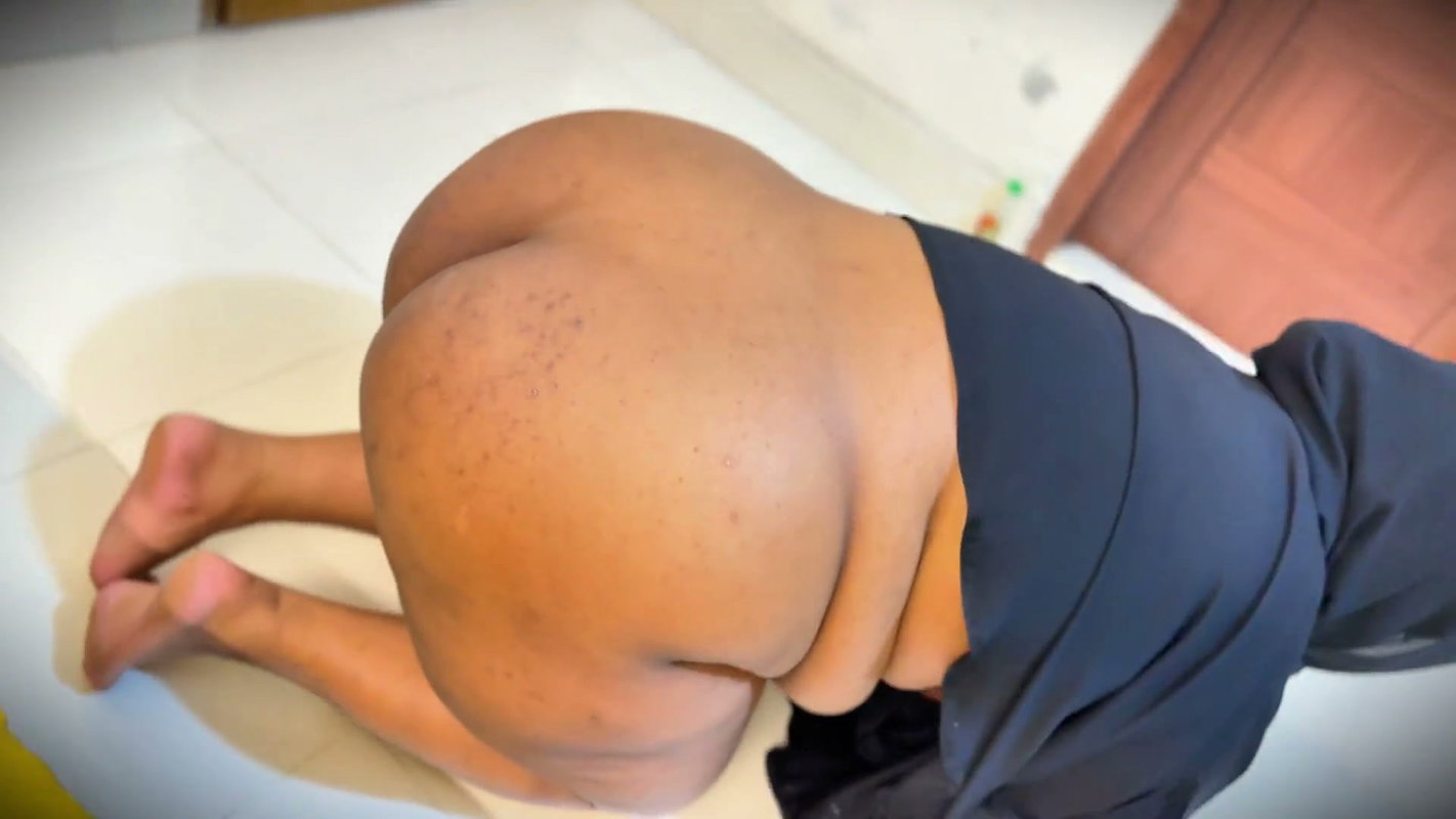 Hot Maid Show Her Big Ass Publicly to Gets Anal Fuck From Boss in Office