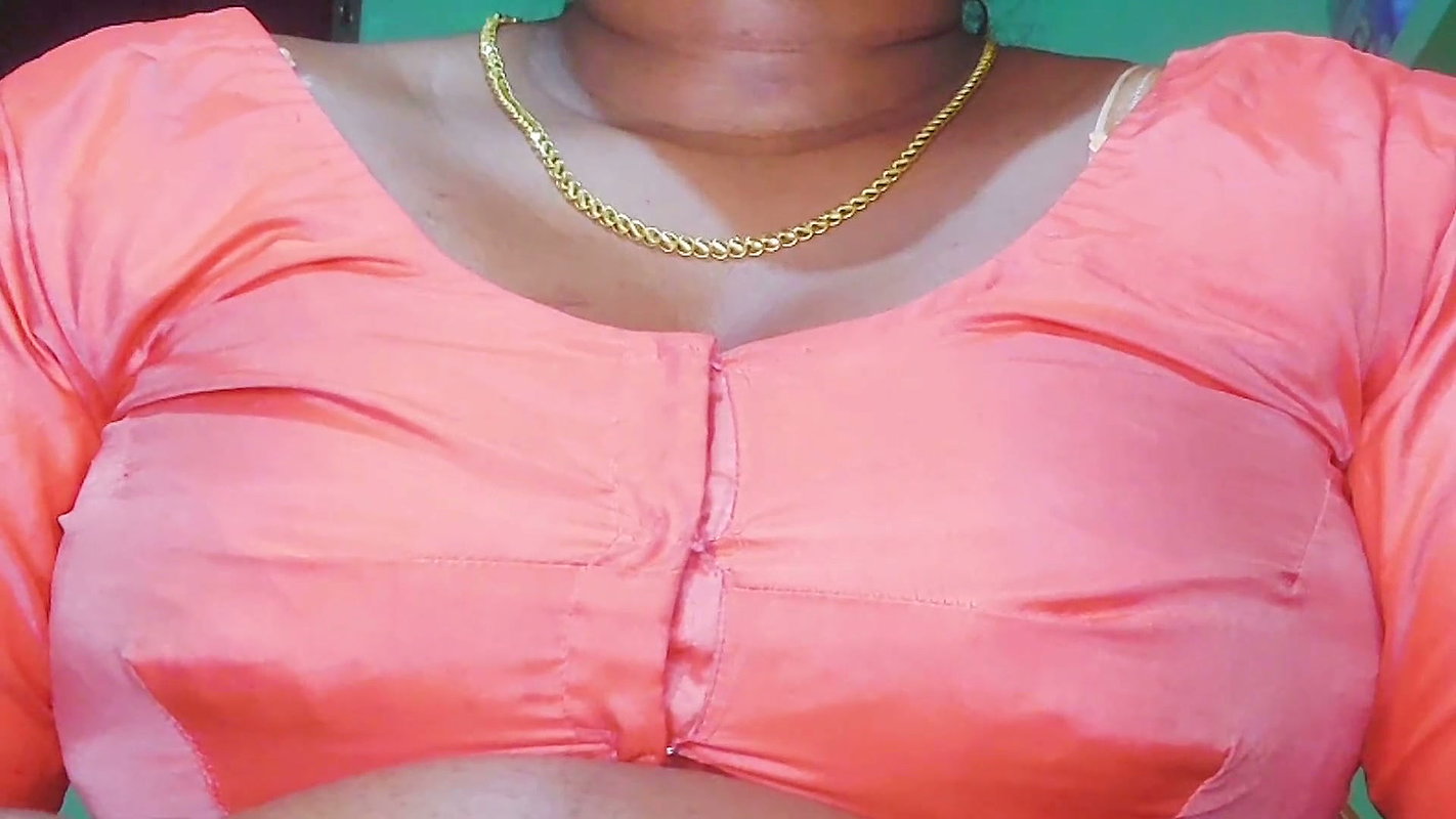 Sexy Girl In Hot boobs Video Viral