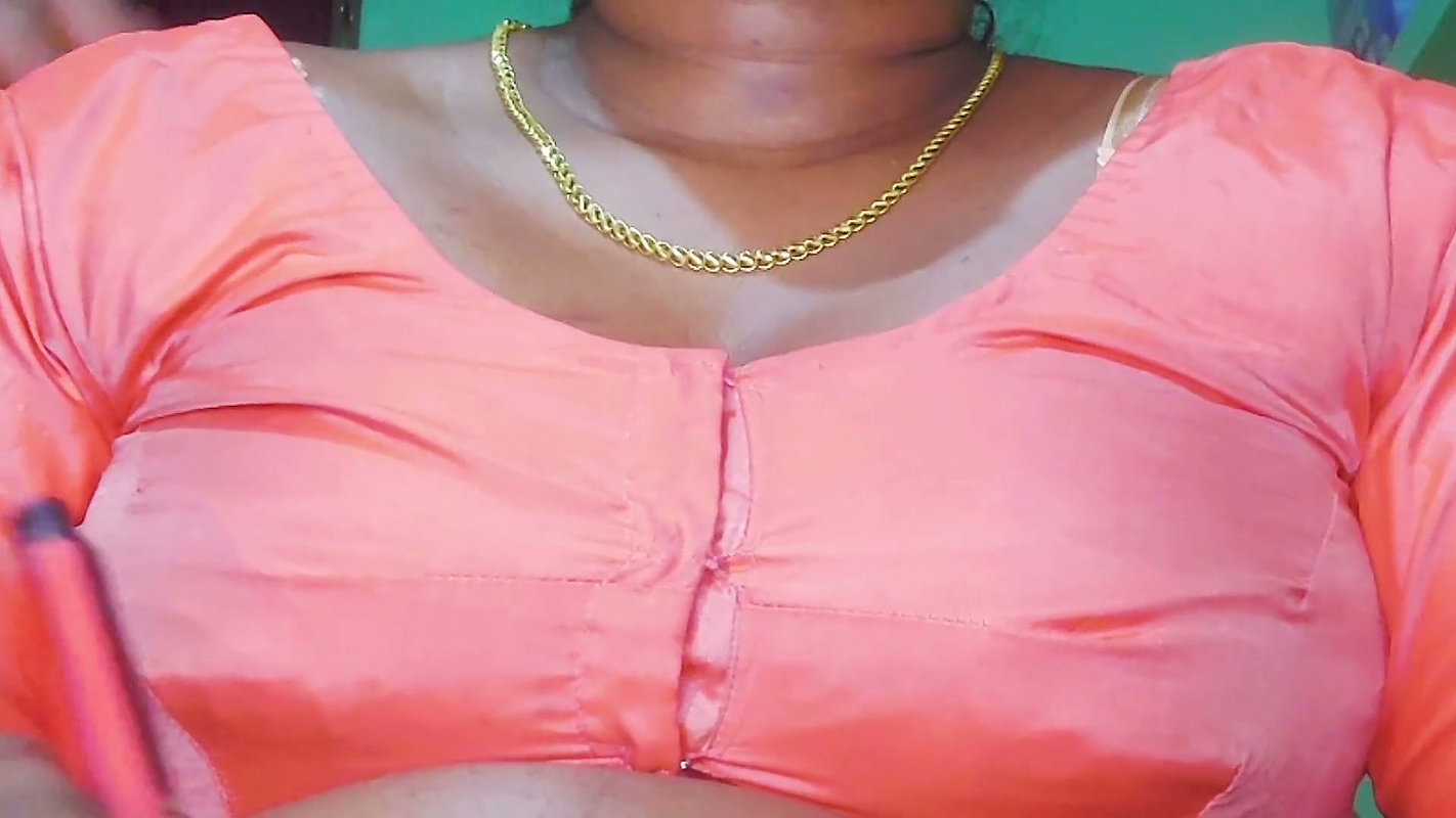 Sexy Girl In Hot boobs Video Viral