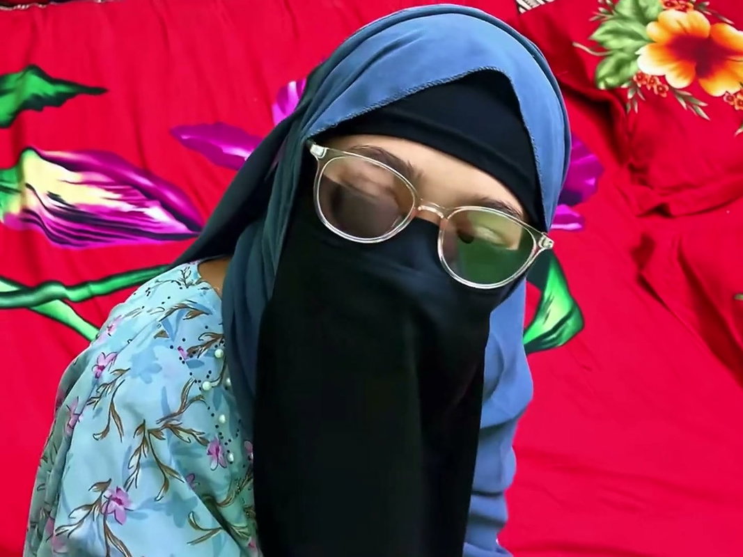 When Is Sexy Hot Lady Comes to Me Asking for a Donation