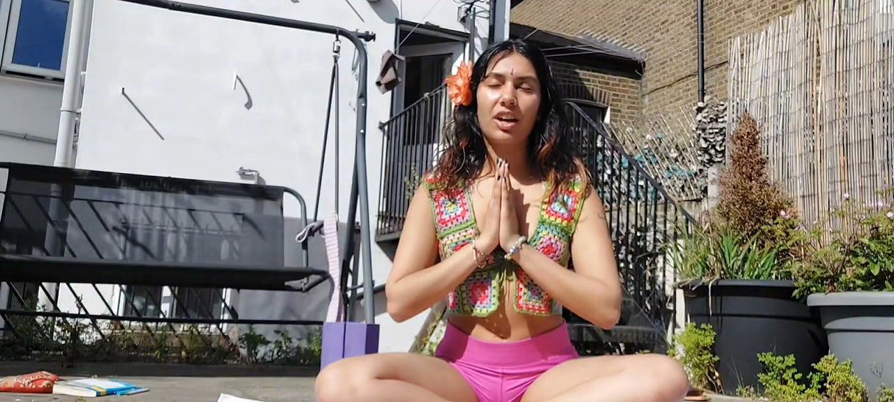Braless Yoga (2)4