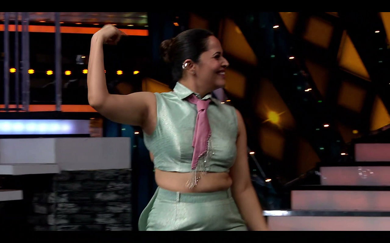 Busty MILF Anasuya Bharadwaj Curvy BIG ASS and Boobs Pressed-1080P HD (2)2