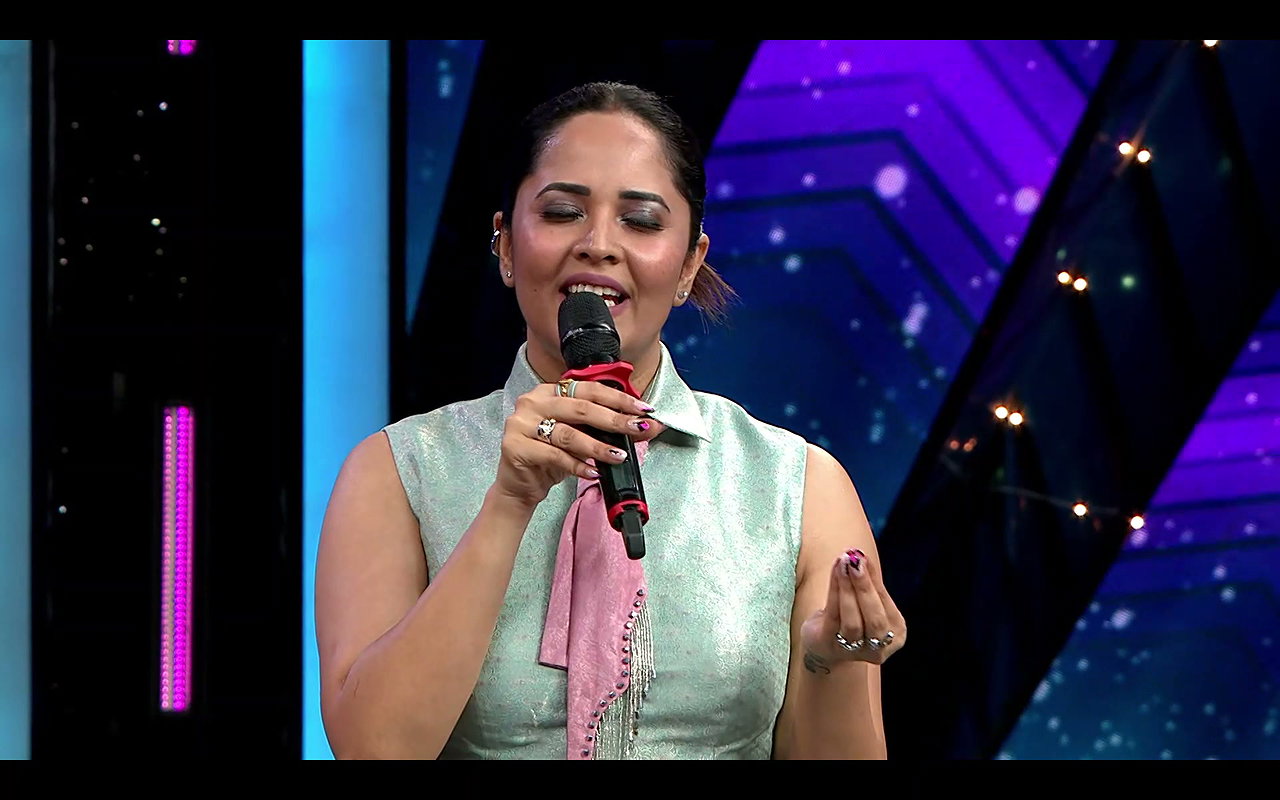 Busty MILF Anasuya Bharadwaj Curvy BIG ASS and Boobs Pressed-1080P HD (2)2
