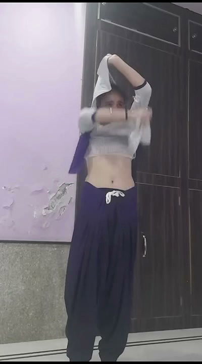 Desi college girl show her beautiful things (2)2